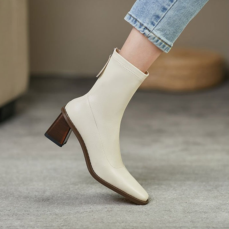 Salter מגפי דמוי עור עם עקב