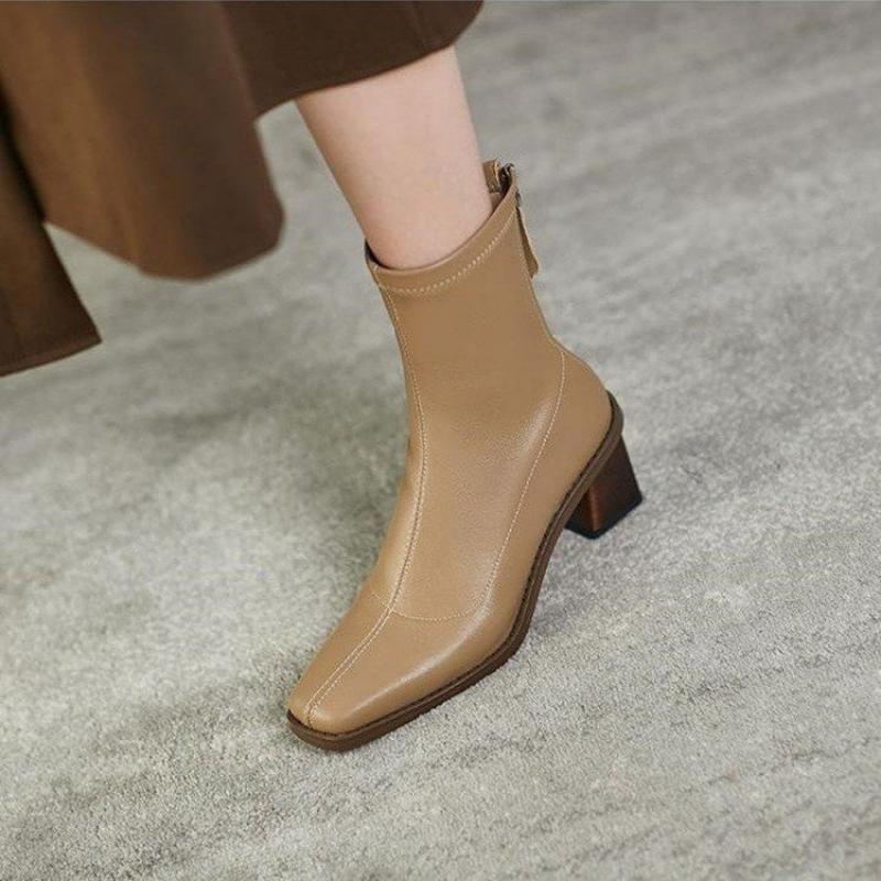 Salter מגפי דמוי עור עם עקב