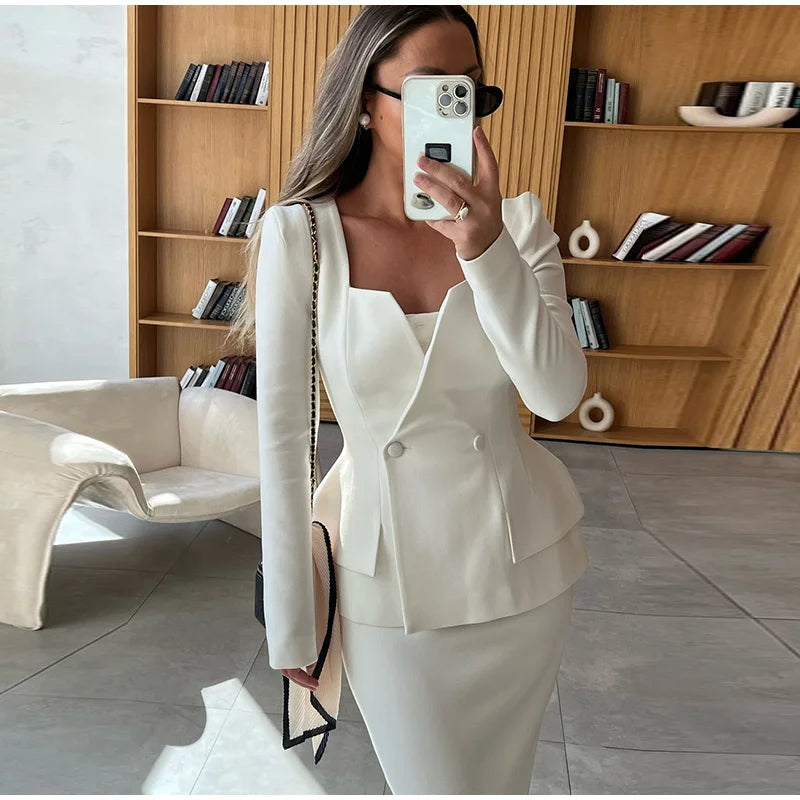 סט שני חלקים אלגנטי חצאית מידי ובלייזר בעיצוב מחויט ויוקרתי - PAS