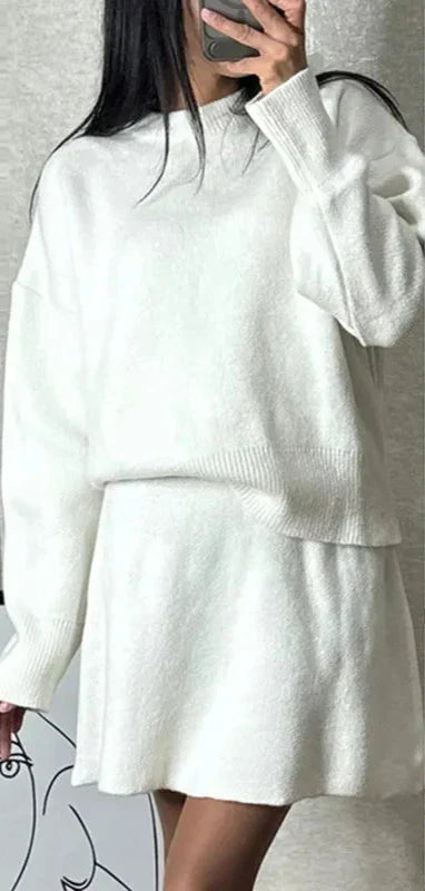 סט שני חלקים סרוג חולצת אובר סייז וחצאית מיני - יעלה