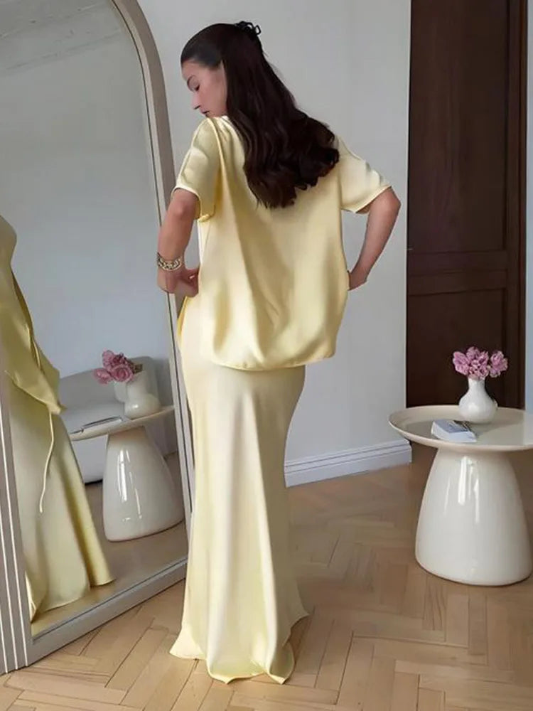 סט סאטן שני חלקים חולצת קשירה בעיצוב קרוס וחצאית מקסי - ליבי