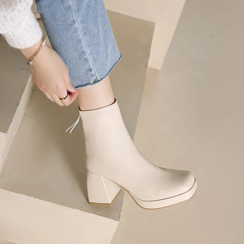 Mills מגפוני דמוי עור עם עקב