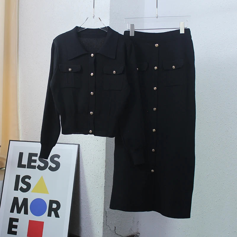 סט סרוג חולצה וחצאית מידי בעיטור כפתורים וכיסים - Danna