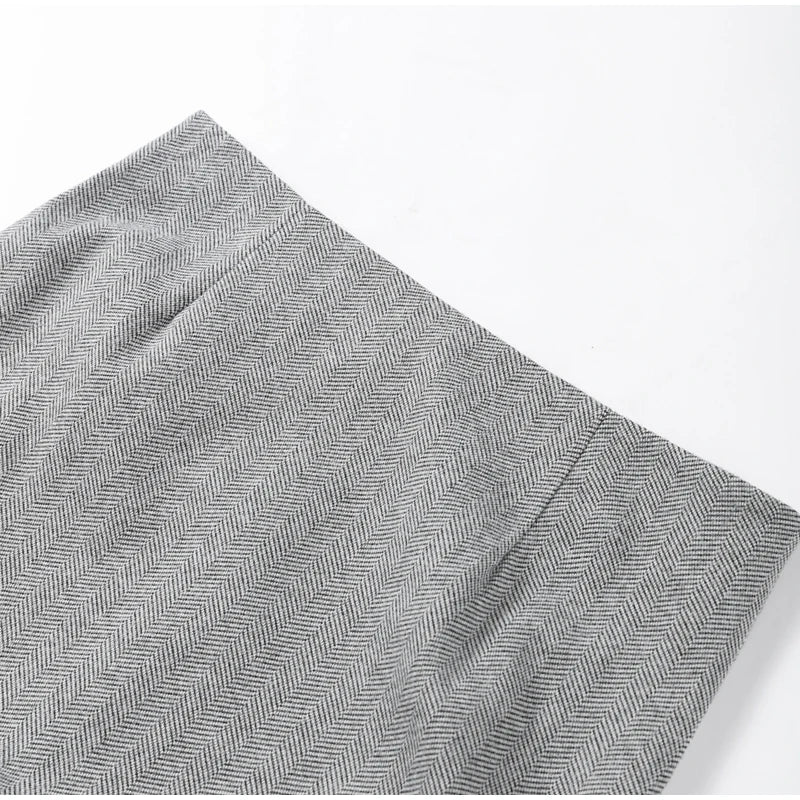 סט שני חלקים צמרי בעיצוב מלכותי חצאית מידי ובלייזר - Reina